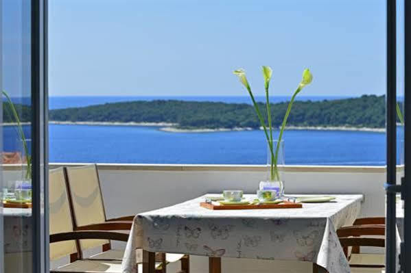 Viskovic Margita * Hvar Town